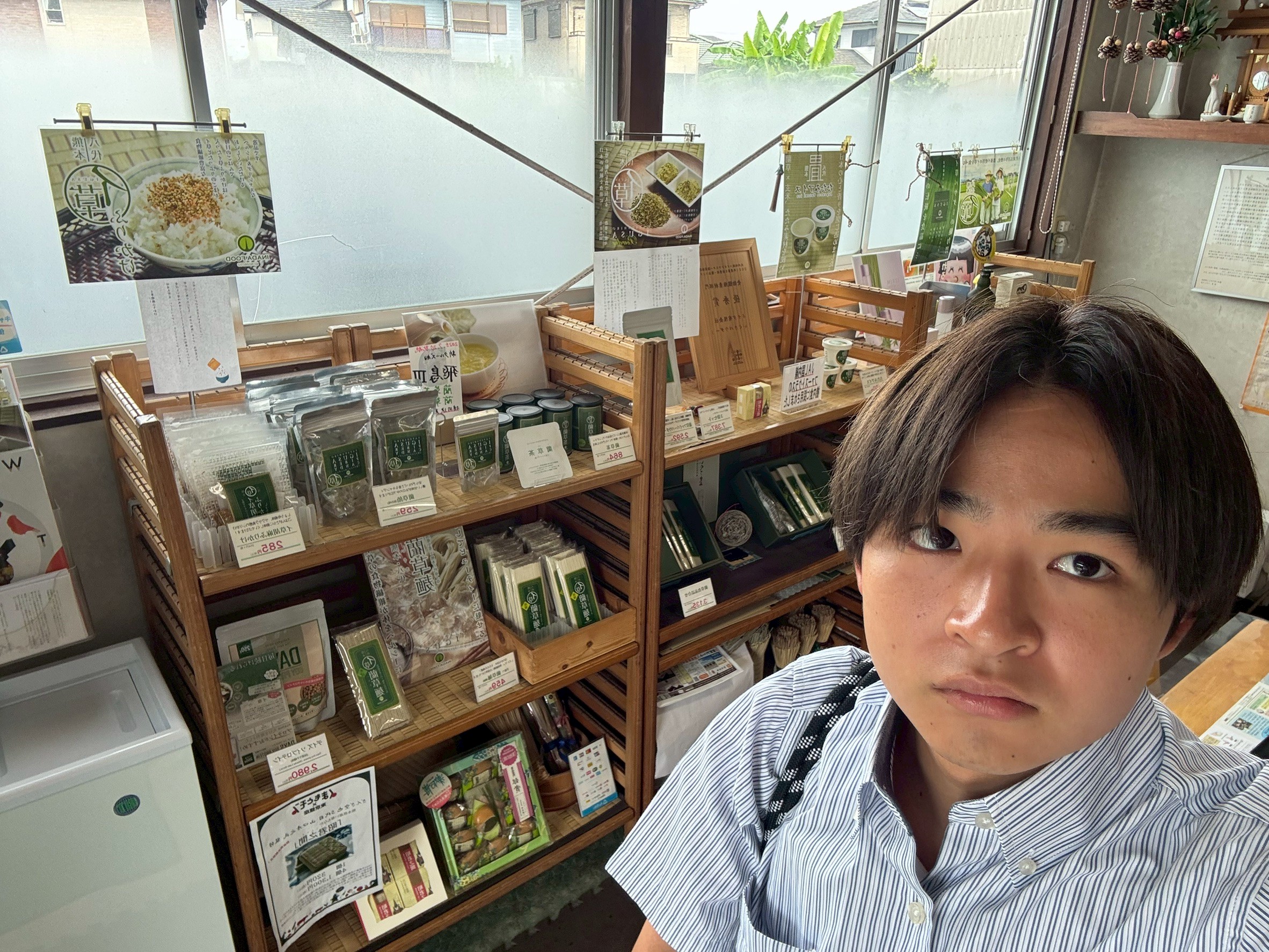 店舗での内野亜夢